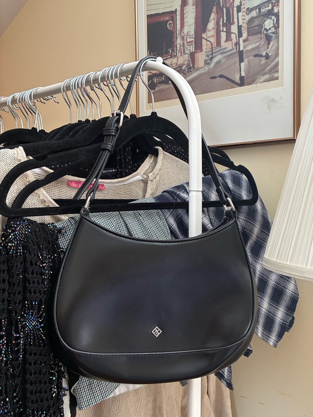 Classic Black Shoulder Bag - Sleek Minimalist Design